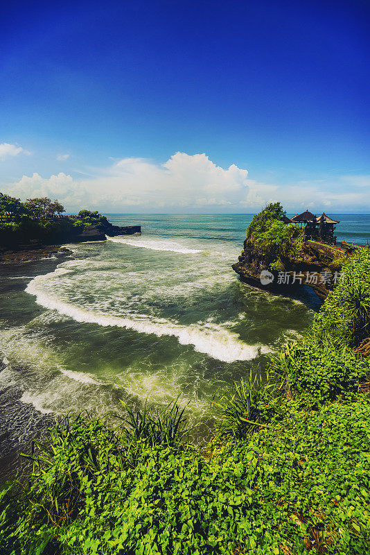 Tanah Lot寺庙，巴厘岛，印度尼西亚宽角视图